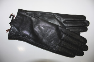 How to clean leather gloves