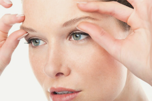 How to tighten the upper eyelids