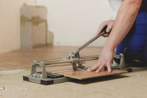 How to use a manual tile cutter