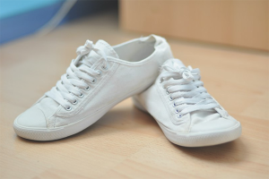 How to whiten white sneakers