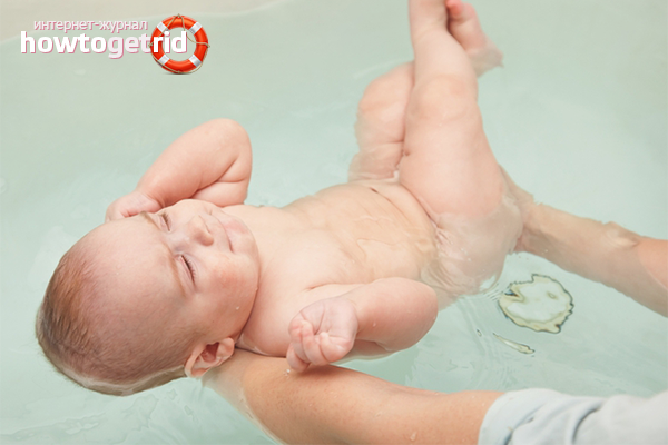 Comment laver une fille nouveau-née