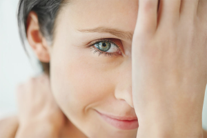 How to remove barley from the eye