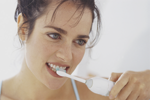 How to brush your teeth with an electric toothbrush