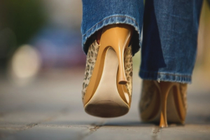 How to quickly learn how to walk in heels