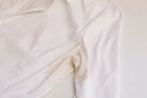 How to remove yellow sweat stains from white clothes