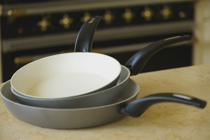 How to clean a ceramic pan from carbon deposits