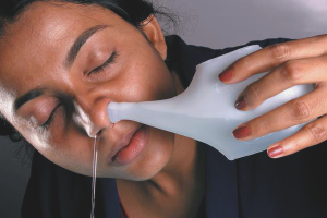 How to rinse your nose with saline