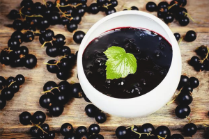 How to cook blackcurrant jam