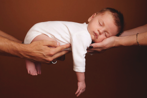 How to wean a child to sleep in his arms