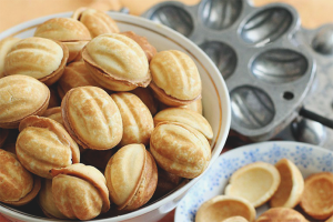 How to make nuts with condensed milk