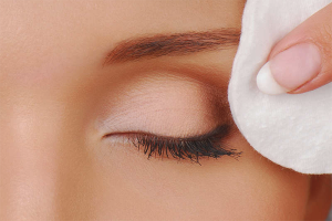 How to wash off waterproof mascara