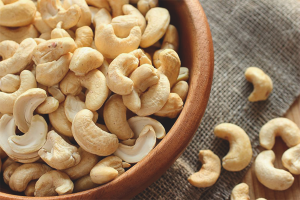 The benefits and harms of cashew nuts