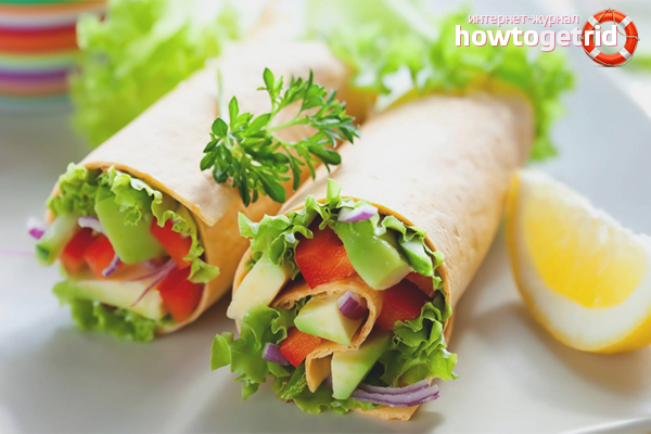 Griechischer Salat im Fladenbrot