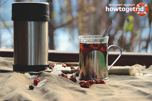 Hagebuttenbrauen in einer Thermoskanne