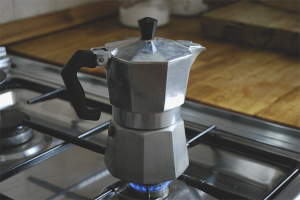 How to brew coffee in a geyser coffee maker
