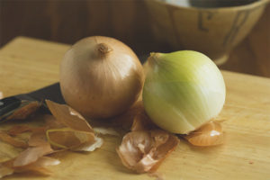 Therapeutic properties and contraindications of onion peel