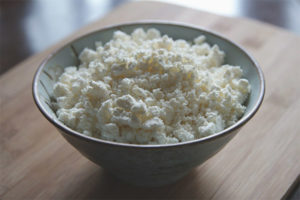 Is it possible to freeze cottage cheese in a freezer