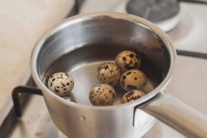 How and how much to cook quail eggs