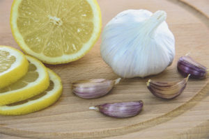 Lemon with garlic for cleaning vessels