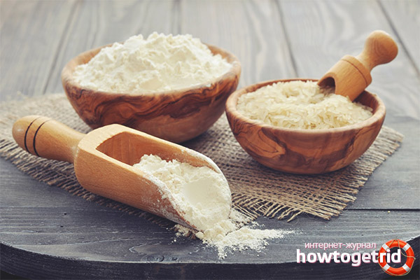 Reismehl in einer Kaffeemühle